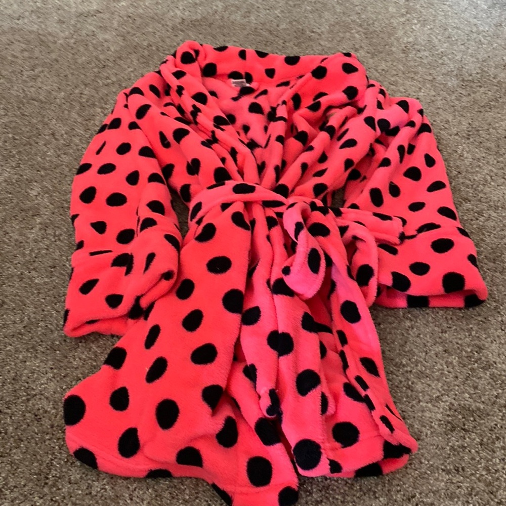 New without tags PINK robe.
